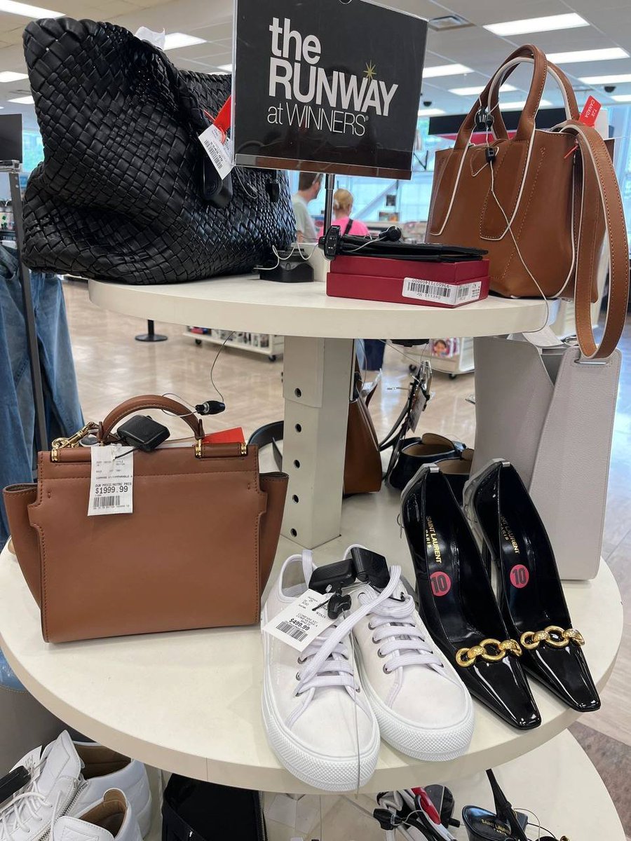 SolomonSotf's tweet photo. Attention shoe lovers: Nordstrom has some killer deals on designer footwear, but hurry, they're selling out fast! https://t.co/zB5YNLU1yj