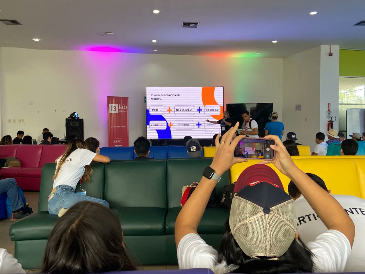 CIBESPOL's tweet photo. #NoticiasCIB | Seguimos de cerca el evento #startupweekend organizado por @i3labespol y desarrollado en las instalaciones de @CIBESPOL
Día 2: Desarrollo del producto y asistencia de expertos de mentores y speakers.
#creavalor #emprende #negocio #espol https://t.co/tqJESKD2ph