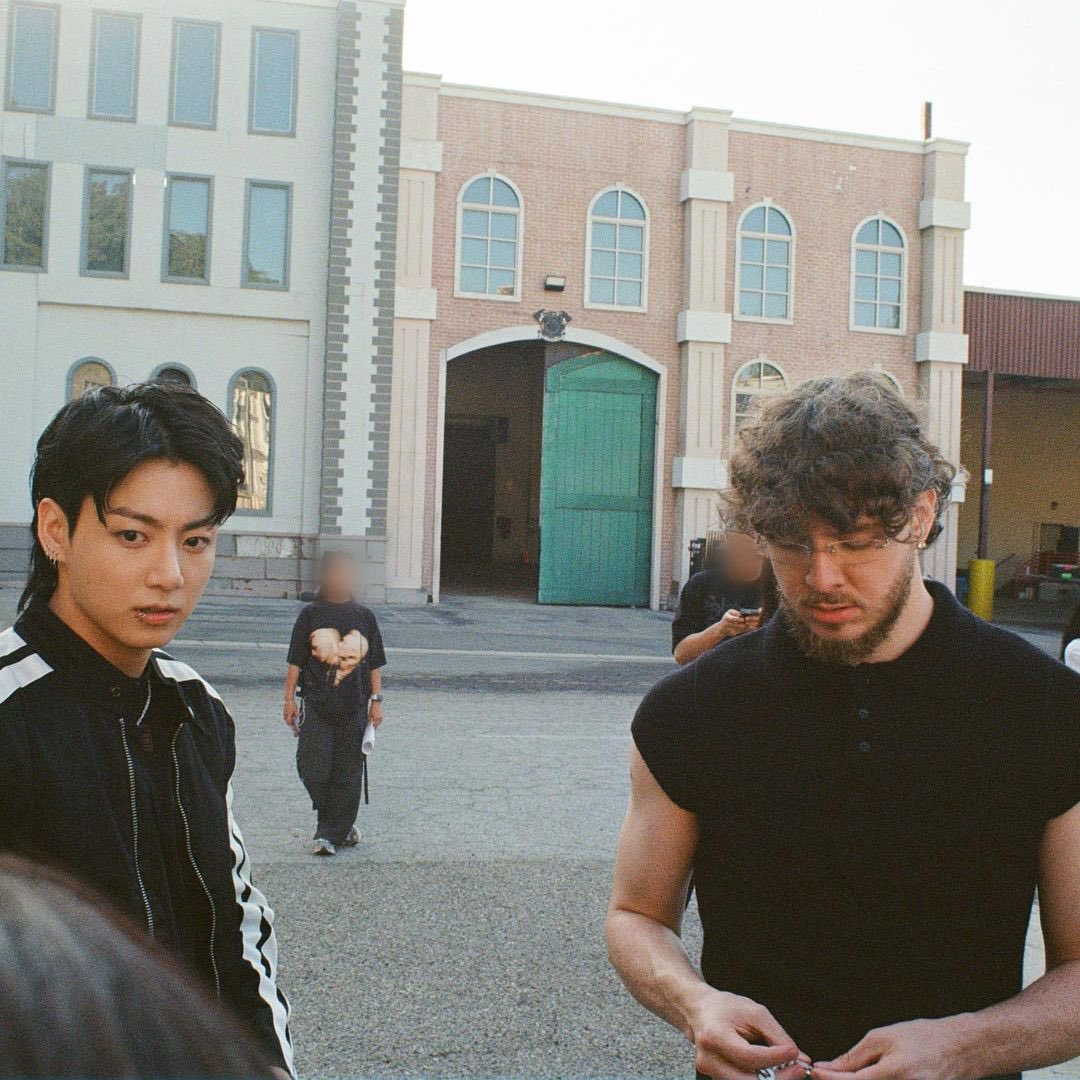 dreamjeons's tweet photo. more behind the scenes pictures from the 3D music video ! https://t.co/14aUTuFoL1