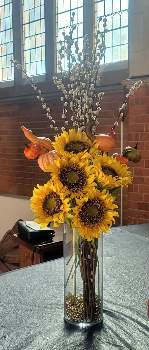 The church is decorated for Harvest Festival tomorrow. Decorated by <a href="/Garneredtweets/">Garnered Tweets  🐝🪡🧶🧵🐈 </a> and <a href="/FlowersAndCards/">Pauline✝🕊☀️🌹🌼🥂🌵🌈💙🇺🇦</a>