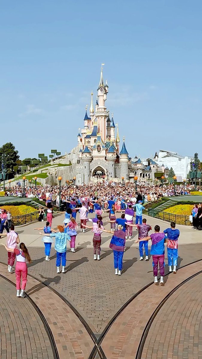 ED92Magic's tweet photo. ❤️ Thank you ❤️ Merci ❤️ 

#DisneylandParis30 #DisneyParks #DisneylandParis https://t.co/ZkrswuqFoV