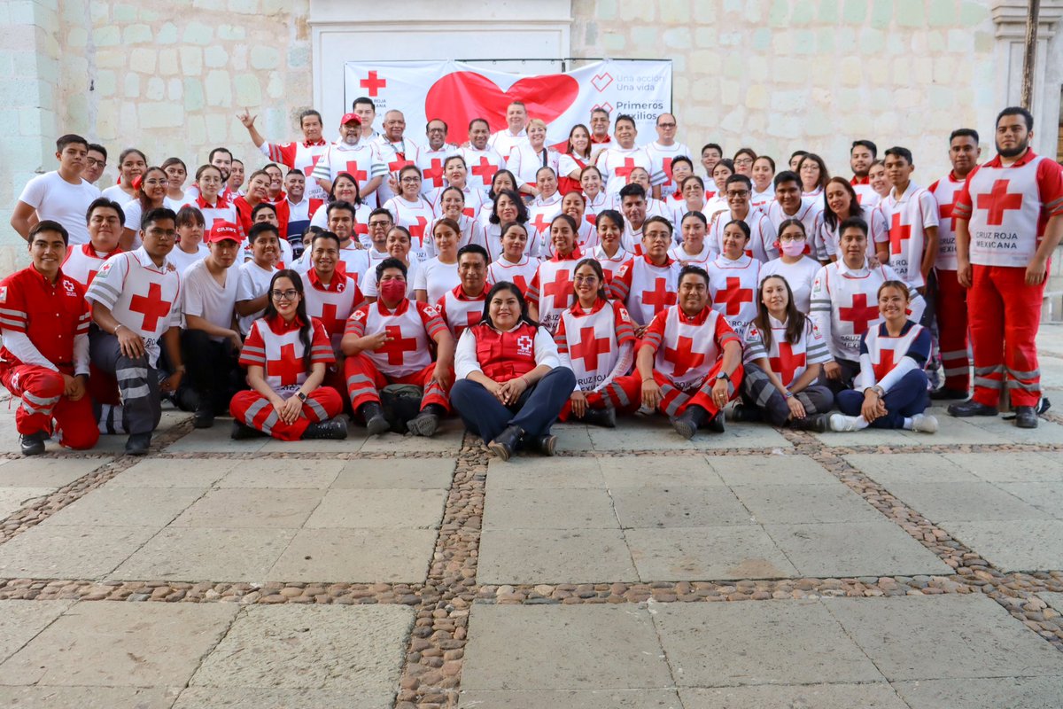 ma_vecha's tweet photo. Una familia roja⛑️ y con mucho corazón ♥️.
Gracias por hacer posible una vez más, el curso masivo de #RCP. https://t.co/VllWXtTSG3