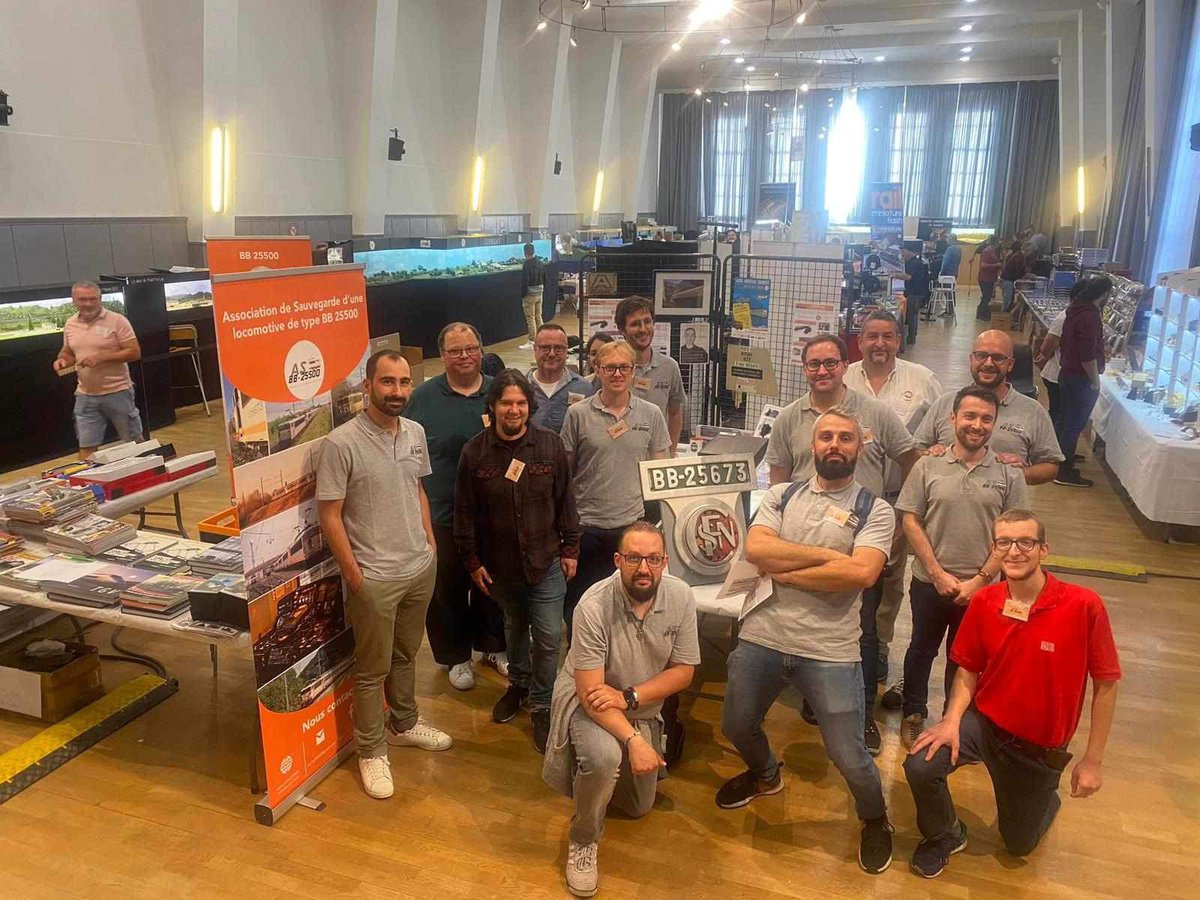 P25500's tweet photo. Une première journée du salon concluante.

Les personnes sont au rendez vous et l’exposition est très sympa. 

Une belle variété et une belle ambiance 😍

Nos équipes vous accueillent dans l ambiance et ce dès l entrée 😁 https://t.co/wJxbRlBvu6