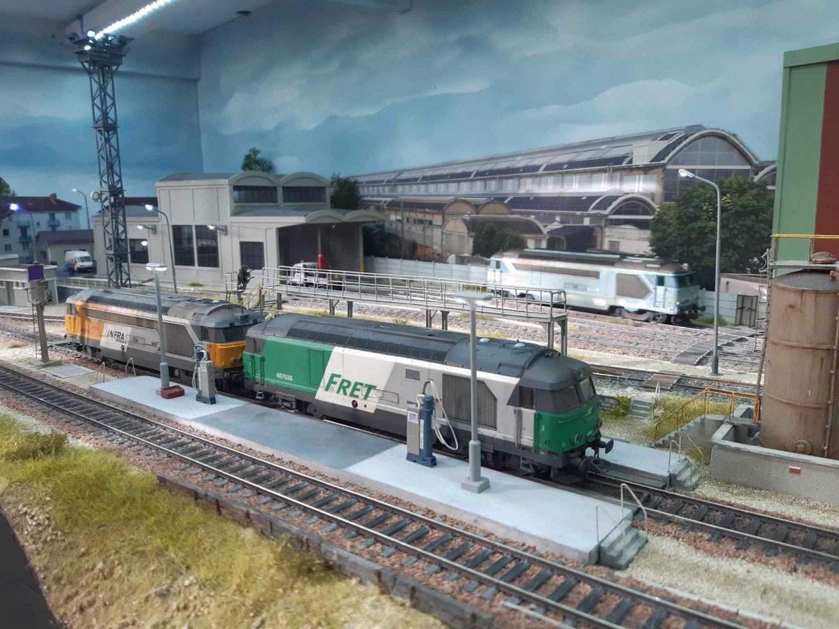 Une première journée du salon concluante.

Les personnes sont au rendez vous et l’exposition est très sympa. 

Une belle variété et une belle ambiance 😍

Nos équipes vous accueillent dans l ambiance et ce dès l entrée 😁