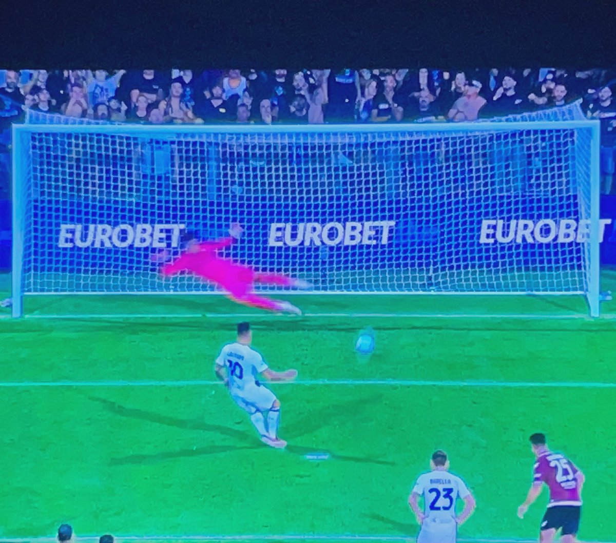 FrancescaCphoto's tweet photo. E stasera il Capitano porta il pallone a casa 🙌🏼⚽️⚽️⚽️

#SalernitanaInter https://t.co/L8gxOwPcff