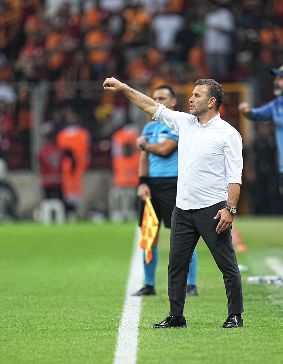 Namağlup takımın, namağlup hocası! 🙌🧣

#GSvAG