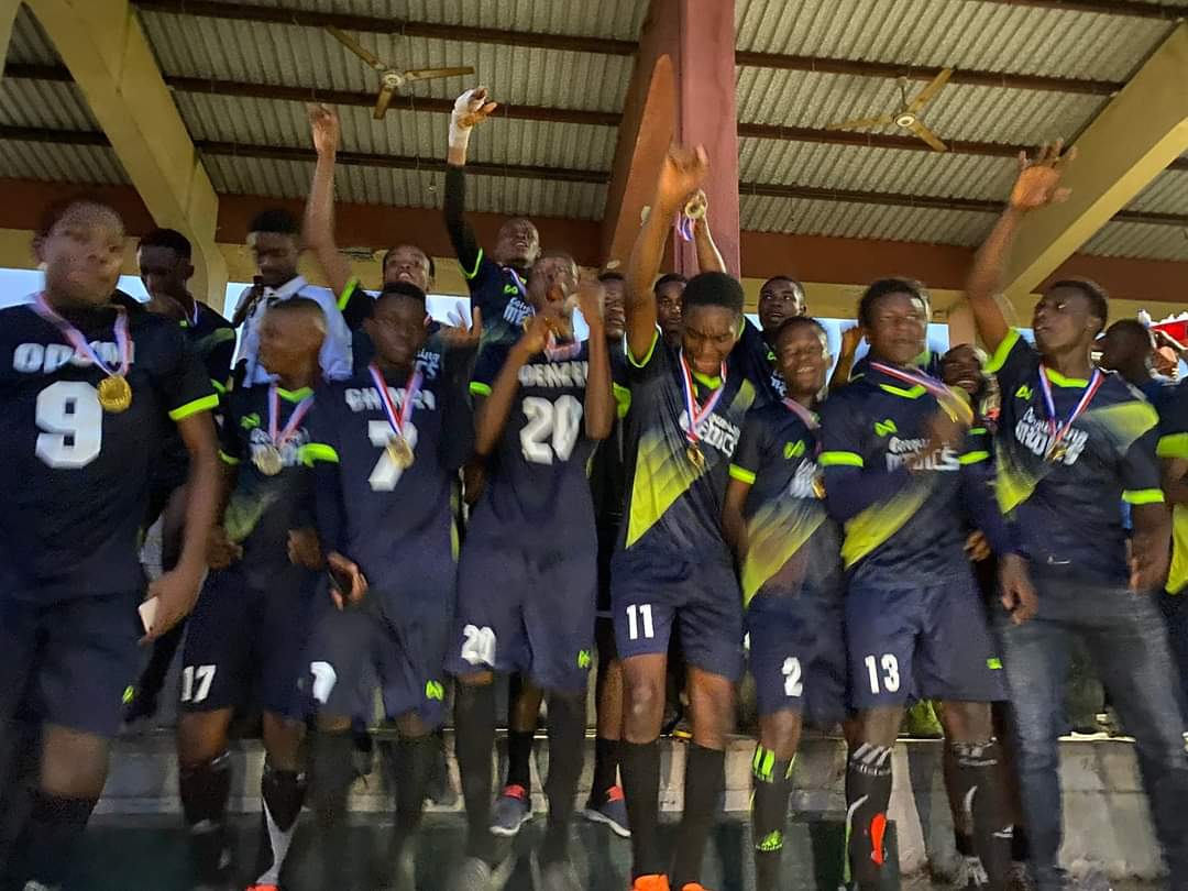 Etong___'s tweet photo. We still won a trophy before Tottenham 😭🥳😂
#Winners
#Cumsa
#SUG
#Unical https://t.co/HJ6gb8rrLN
