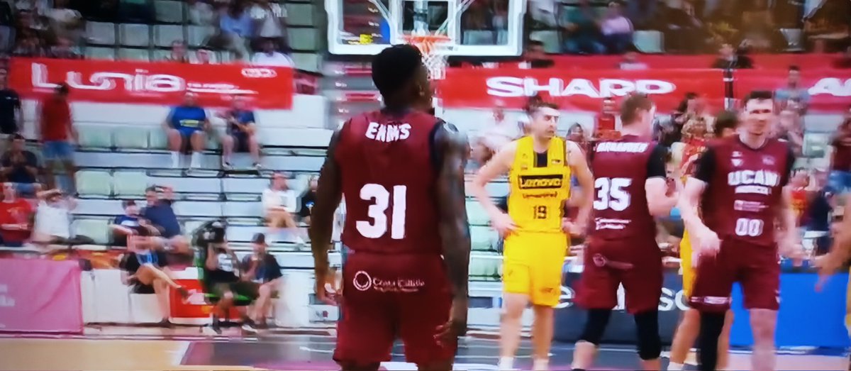 zenonguillen's tweet photo. Wow!! Qué espectáculo de equipo @UCAMMurcia Este año el baloncesto va a dar muchas alegrías. Talento y trabajo 'on fire'. A disfrutarlo! https://t.co/t32CpzQdo2