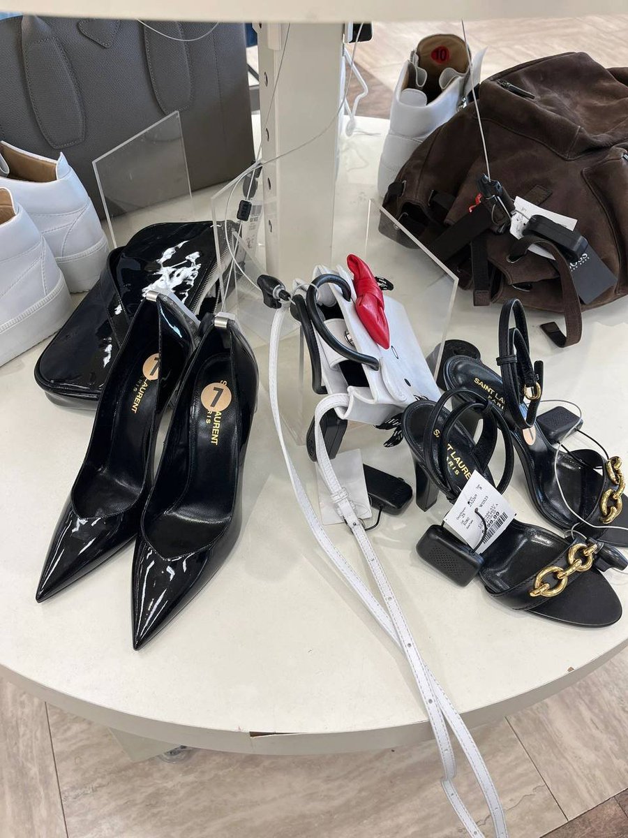 GlassCiaras's tweet photo. Sale alert at Downtown Winners! Score some incredible deals on designer shoes and bags. https://t.co/xS633B5pkU