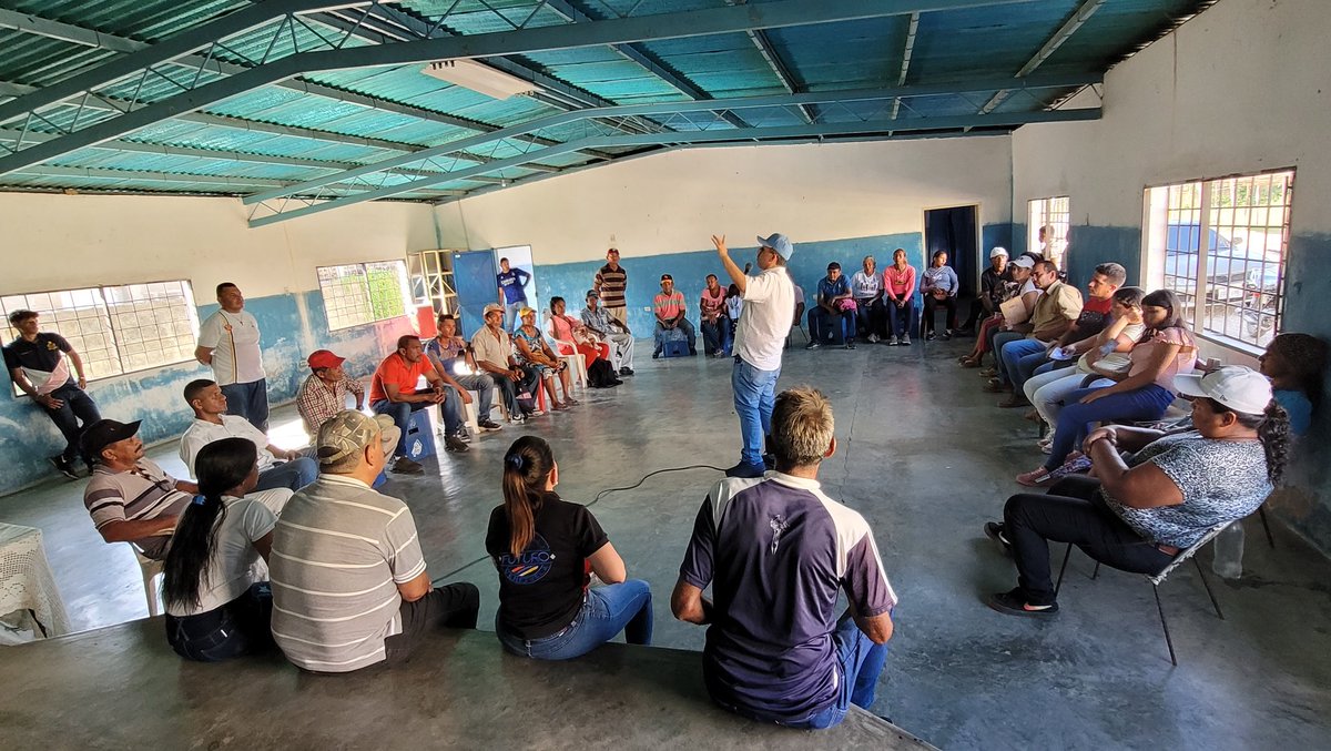 PieroMaroun's tweet photo. Ahora en Uracoa, hasta el municipio más lejano llevando el mensaje, escuchando a nuestros equipos, y fortaleciendo la organización de este trabajo por la prosperidad de Venezuela. #RecorriendoMonagas #DemosElPrimerPaso🇻🇪 https://t.co/493vnKqiSU