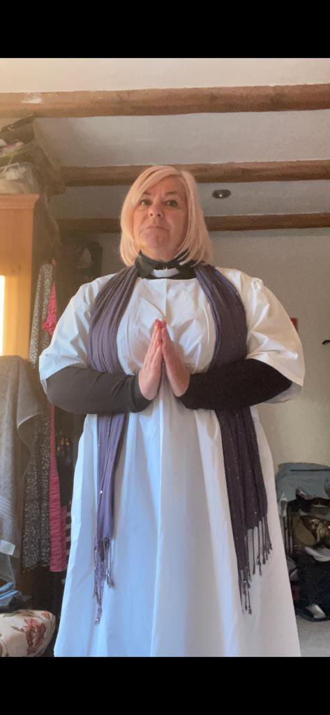 atoon83's tweet photo. Hi @Dawn_French my Aunty is a massive fan and will be seeing you next Friday in Birmingham. She is a massive fan and thinks she is your lookalike. Is there any chance of a meet and greet before or after the show? Even the car park will do 👍 https://t.co/7rNyPmjF9j