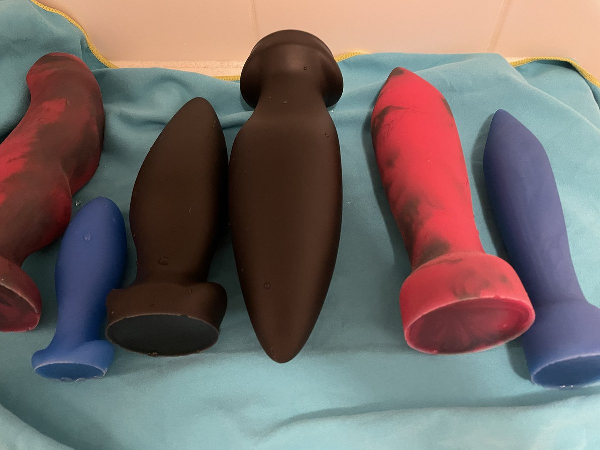 switchy_ceph's tweet photo. Cleaning and drying your toys after you play is very important. Don’t forget to stow away before any visitors arrive. https://t.co/9VzJlTRRWt