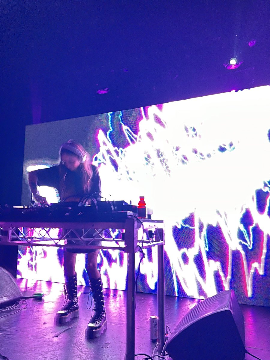 L I F E / L I N E tweet media