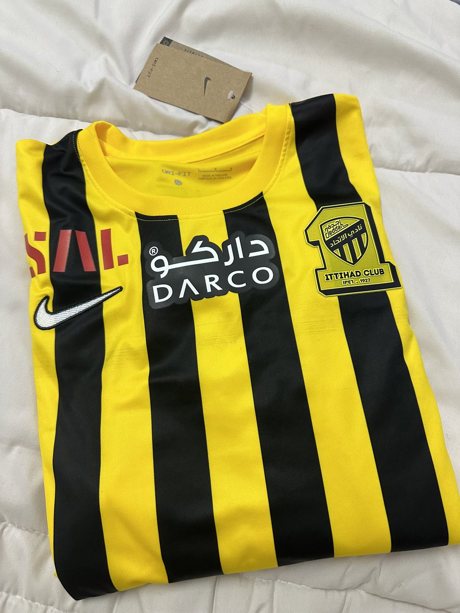 eeq2's tweet photo. 💛🖤 A https://t.co/0VCR22Djbw