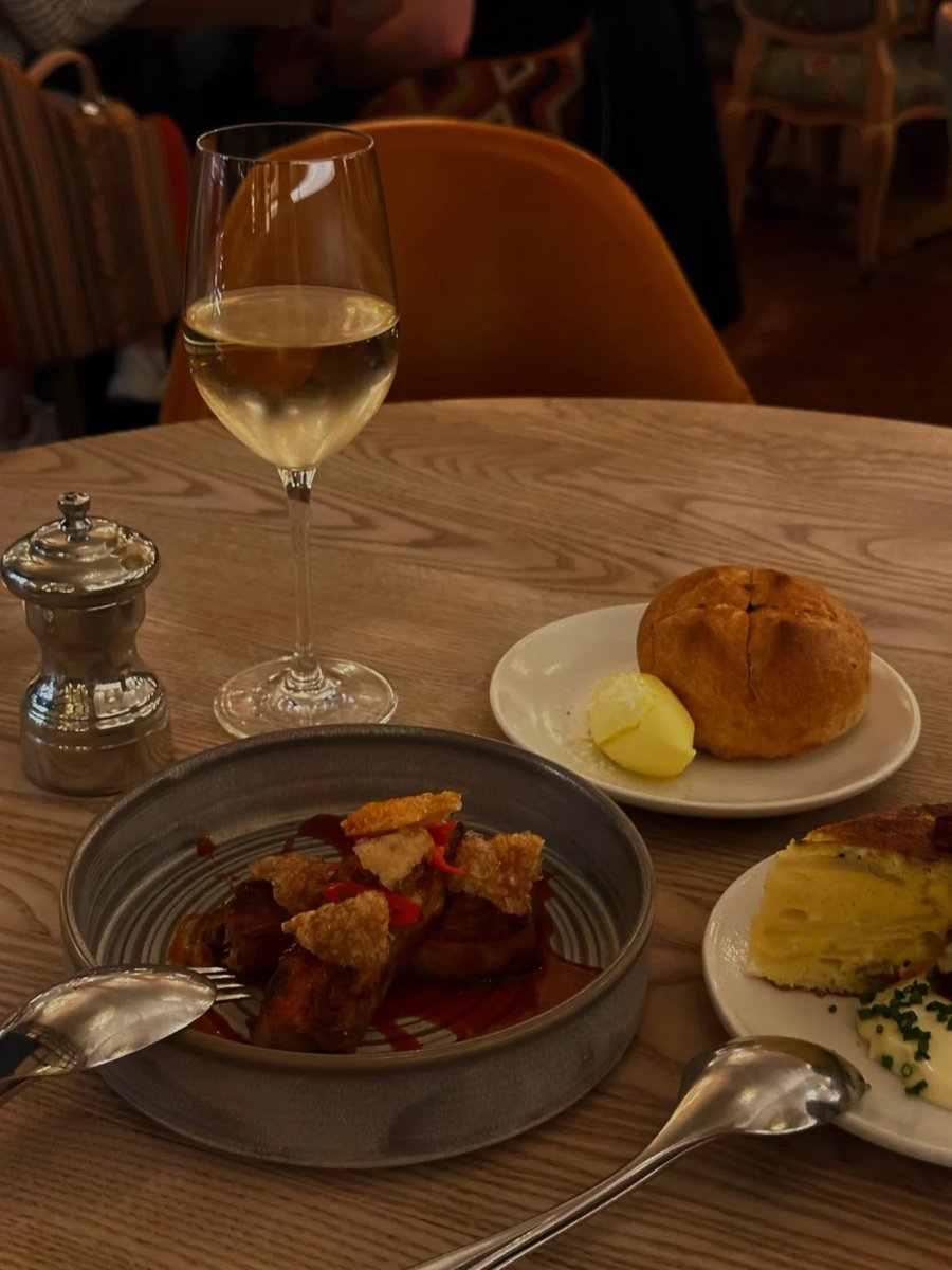 FrAdaCOMATE's tweet image. Visit to the London store｜ Have dinner at a romantic western restaurant🥂