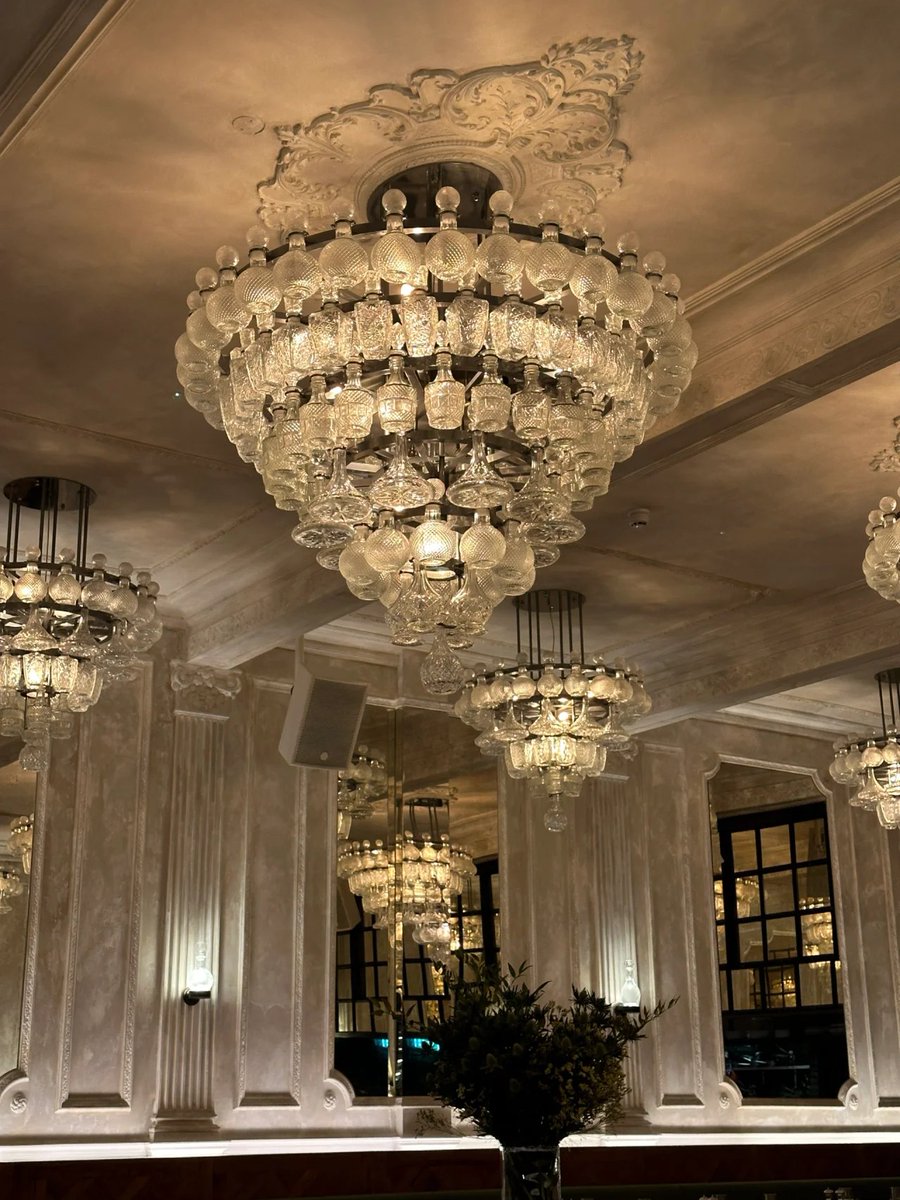 FrAdaCOMATE's tweet image. Visit to the London store｜ Have dinner at a romantic western restaurant🥂