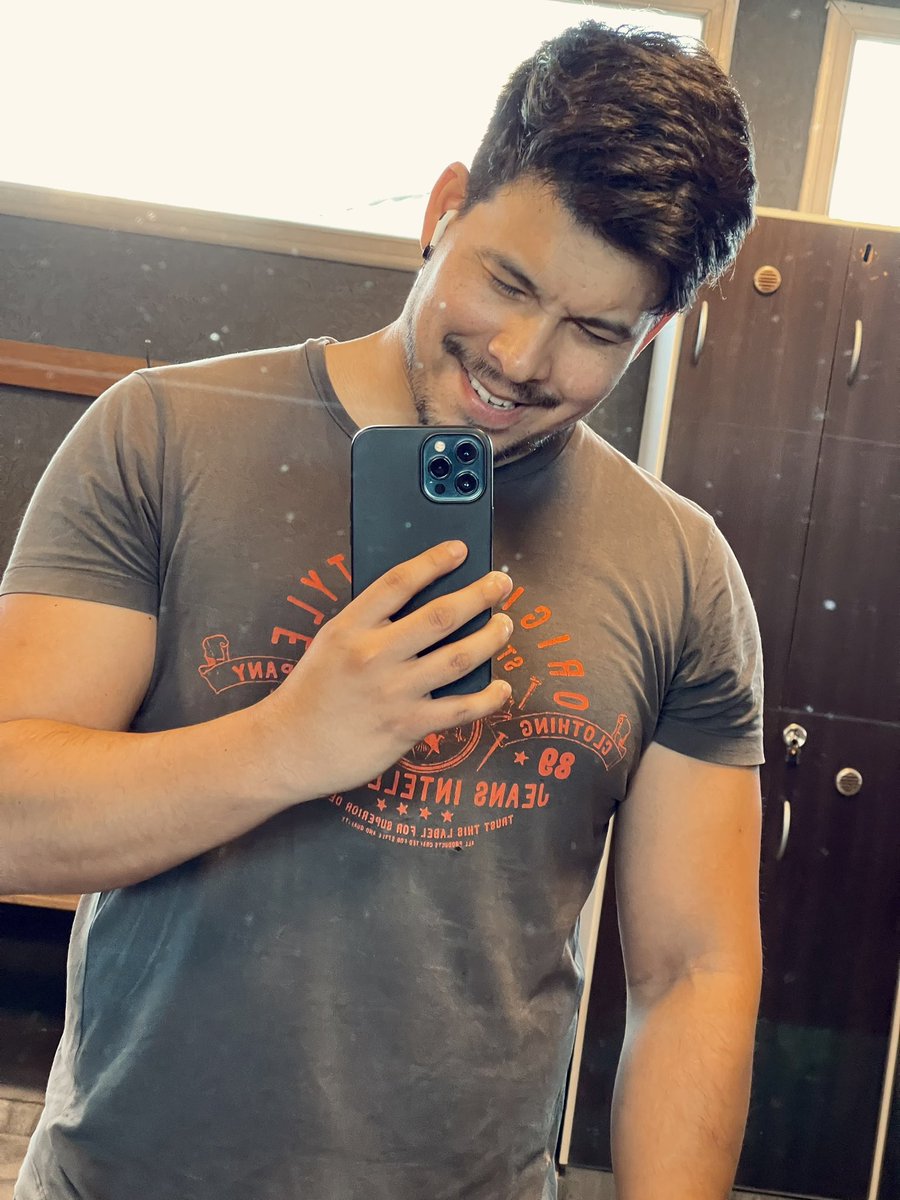 haxcode91's tweet image. Insta vs twitter