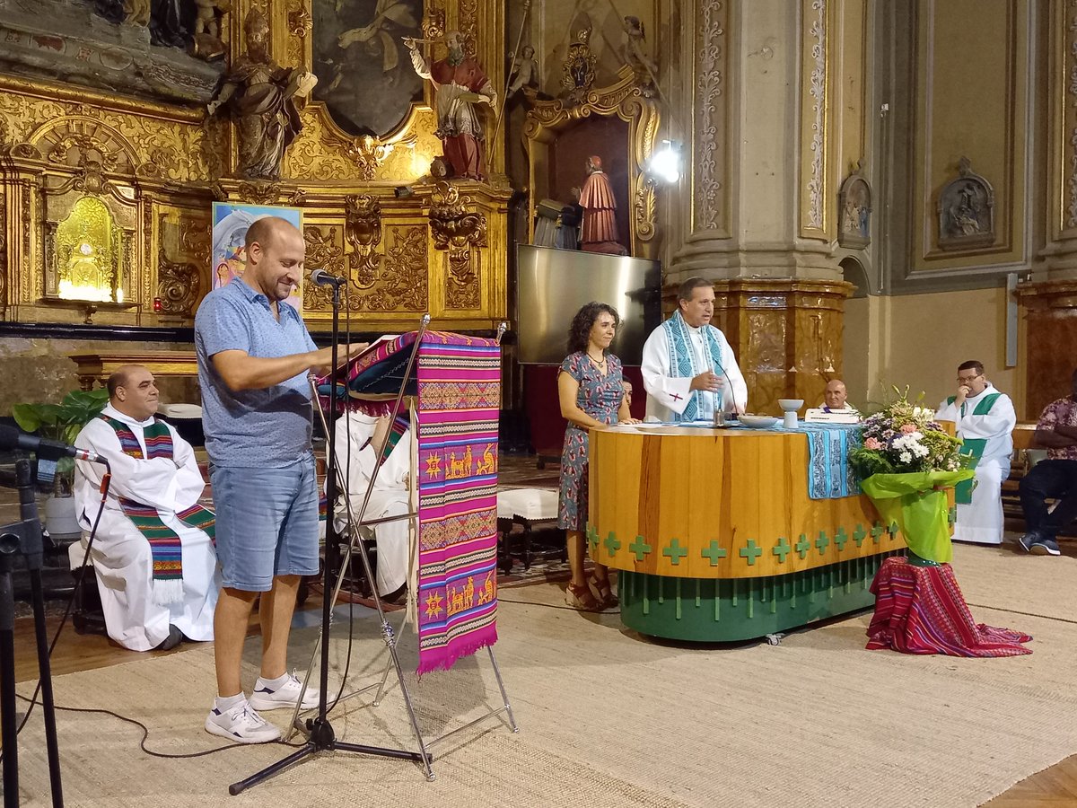 Pilar Navarrete ha renovado hoy su Ministerio de la Educación Cristiana ante la Comunidad Cristiana Escolapia de Zaragoza. Agradecidos por su sí a la voz del Espíritu, oramos por ella para que Dios le siga bendiciendo, y a tanta gente a través de ella.