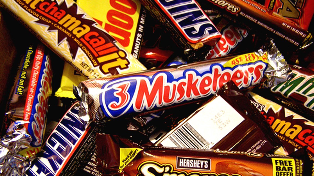 Zac_Dynamite's tweet photo. #Snack time. If you had to get rid of one forever, which would it be?

#Donuts or #Candy Bars? https://t.co/qCxNGKZZBu