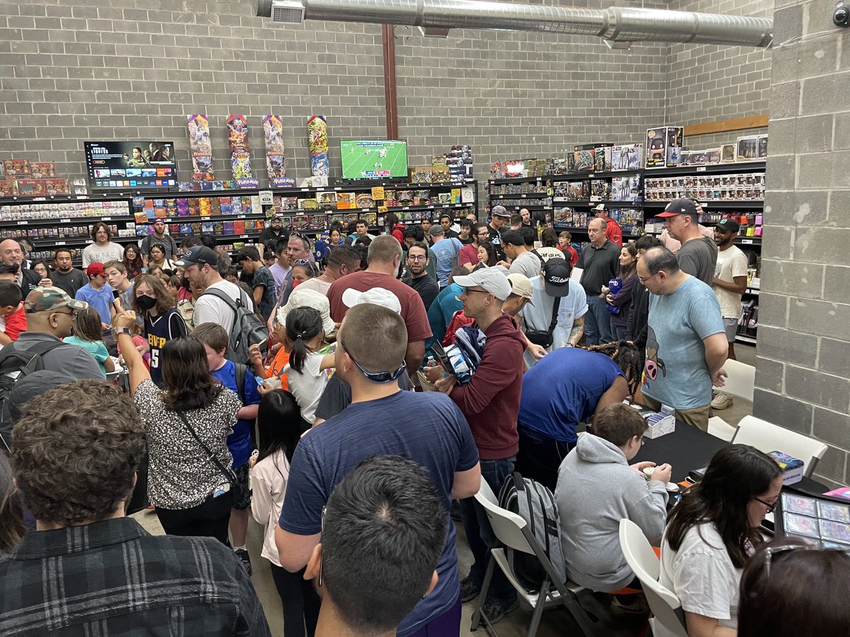 We have a full house 😱😍<a href="/Topps/">Topps</a> Hobby Rip Night!!!