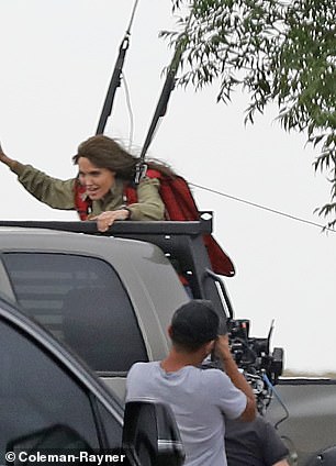 Toastiewiththe's tweet photo. #AngelinaJolie 2021 #TWWMD Those Who Wish Me Dead #onset https://t.co/IEVGysSHLN