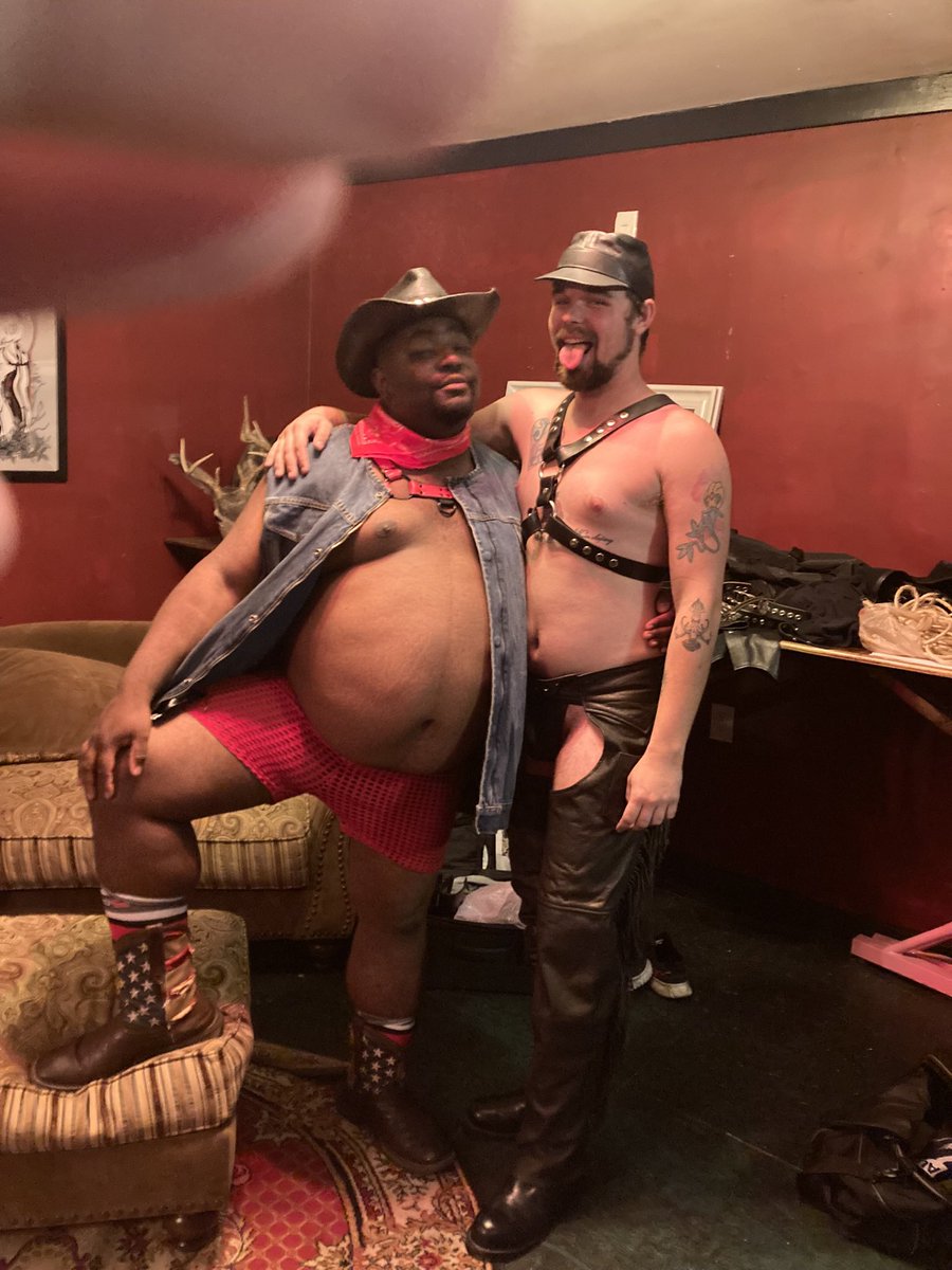 BamaBoyPaparazz's tweet photo. My leather brothers are amazing , stayed tuned for the next big thing #leathermen #newguard https://t.co/kotQLhZLCn