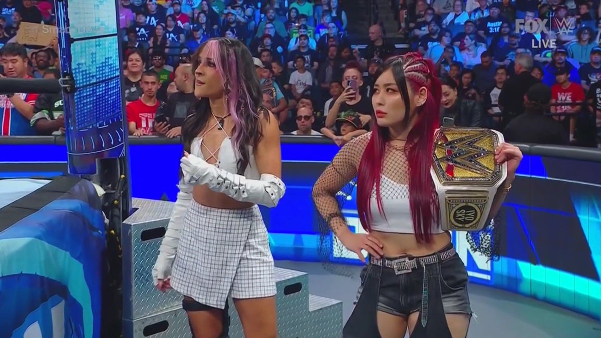 IyoSkySourceCOM's tweet photo. HQ #Smackdown Screencaptures: https://t.co/KCGLTUotJV #IyoSky #GeniusOfTheSky #DamageCTRL #WWE 

(@Iyo_SkyWWE) https://t.co/NxXK57gBGN