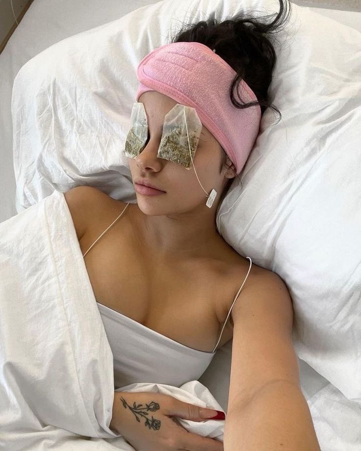 niachronicles's tweet photo. a thread of the best podcasts for self-improvement/care 🎀 https://t.co/r0WYxmpdFh