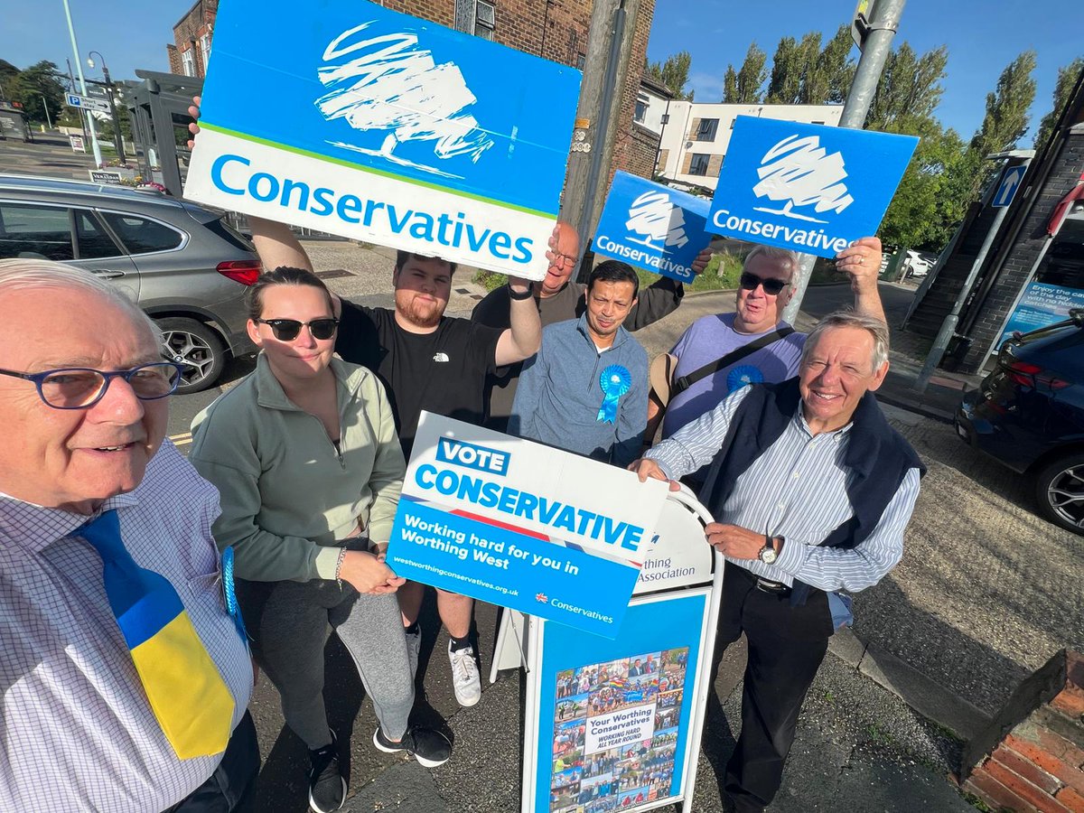 What a day in Goring with the #Conservative team. Great to talk so many residents.