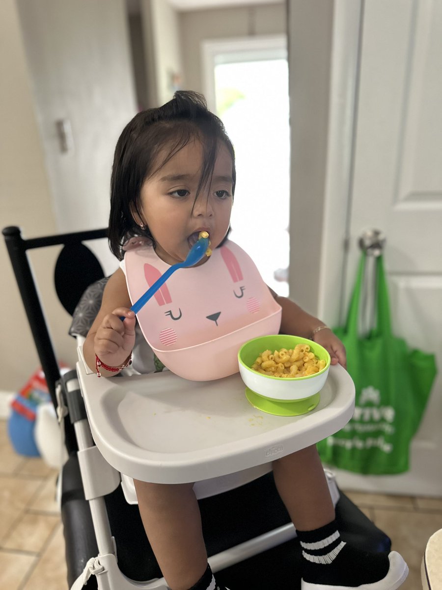 elPoderosoDC's tweet photo. My little girl just said Noh dad, I can feed myself!  Next she’s gonna be telling me to drop her off at the mall instead of getting ice cream with me  #PassTheTissues 😢 https://t.co/7f2kwGPjRZ
