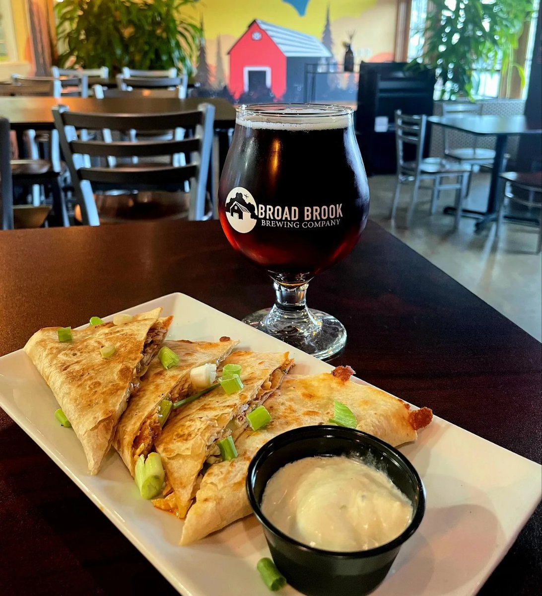 🚨 NEW DISHES 🚨 

-MORTADELLA PIZZA-
Fontina, Mortadella, Fresh Garlic, Arugula, Pistachios, EVOO

-BUFFALO CHICKEN QUESADILLA-
Flour tortilla w Buff Chicken, White Cheddar, Scallions, Blue Cheese Drizzle

Celebrate 10 YEARS
ALL 4-PACKS FOR TEN BUCKS!
Saturday &amp; Sunday Only