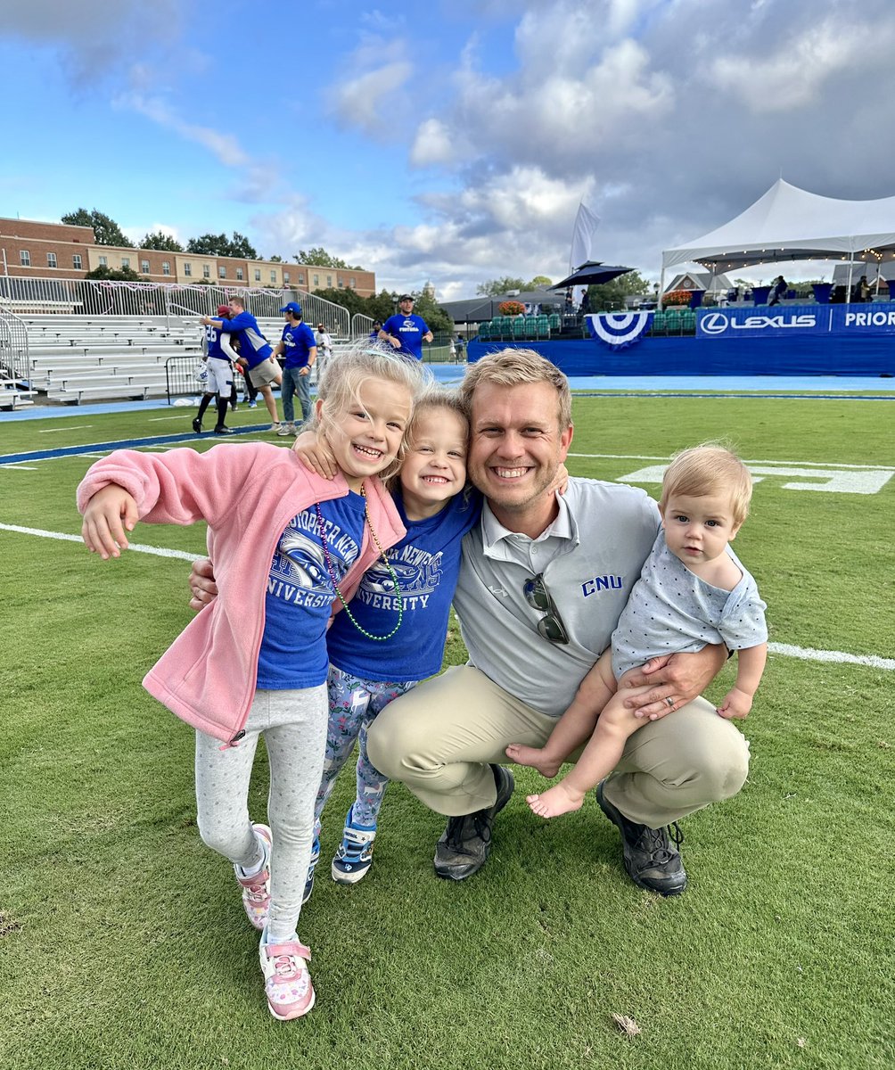 LCWicklund33's tweet photo. Congratulations @indELIble173 and @cnu_football - what a WIN! #gocaptains https://t.co/2O1YxoqZyl