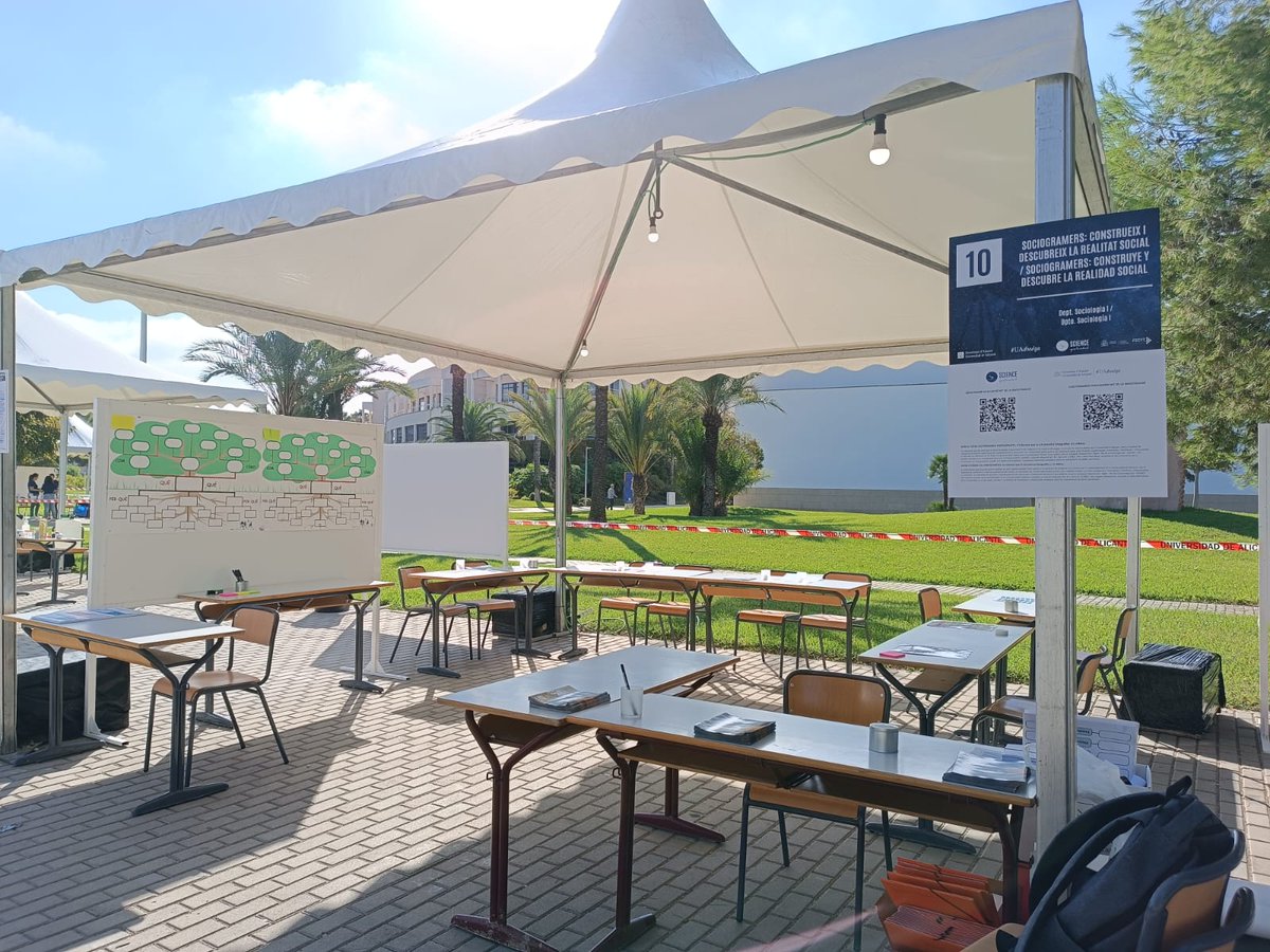 dsoc1_ua's tweet photo. Éxito de participación en el stand de #SociologiaUA de la #NitDeLaInvestigació Más de 300 personas participaron activamente en nuestras actividades, juegos y concursos. ¡Gracias a tod@s! @pdgsoriano @EconomicasUA  @UA_Universidad #InvestigacióUA @UADivulga https://t.co/nBzDVKAcEz