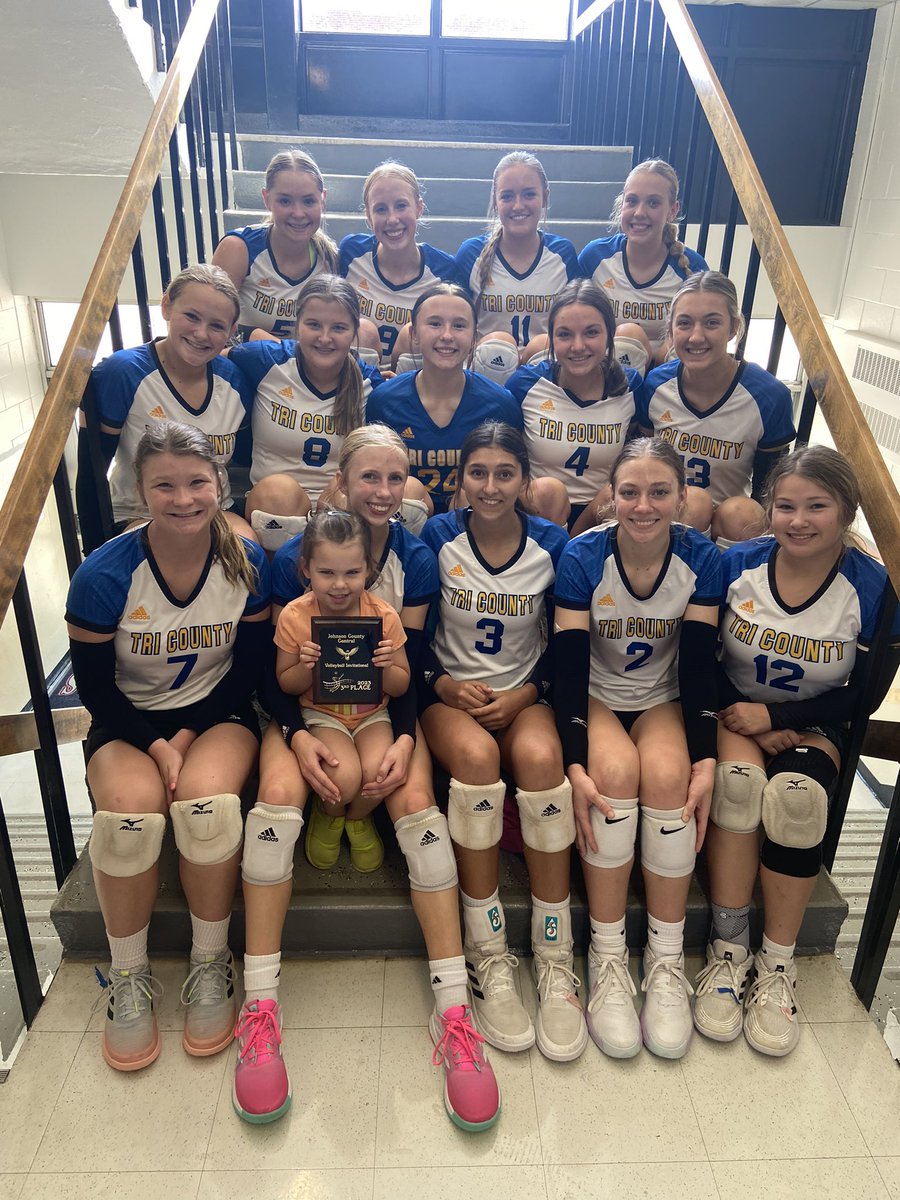tricountyvball's tweet image. 3rd place finish at JCC Tournament! So proud of the grit this group had today! 2-1 on the day to some tough competition 🥉 #winfromwithin #TCPride #RootedNE