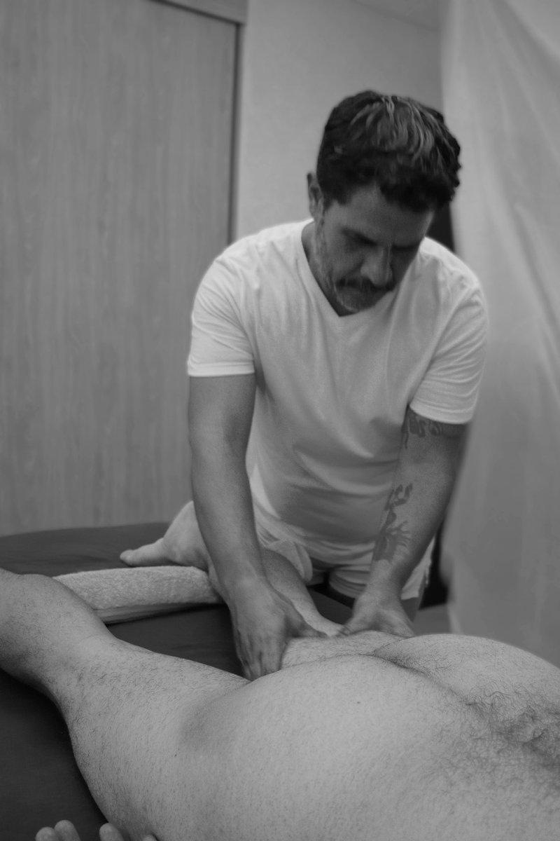 Axizomasajes's tweet photo. Masajes descontracturante y relajante para caballero
💆🏼‍♂️😌

#gaygdl #masajesgay #gaymassage #gayboy #gdlgay #gaygdl #gayman https://t.co/c5aQ6cvYDF