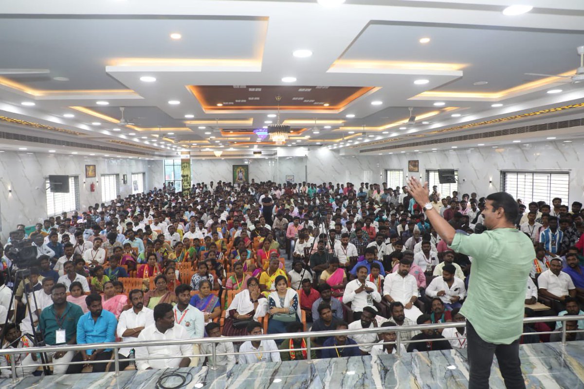 நாம் தமிழர் கட்சியின் உள்கட்டமைப்பை மறுசீராய்வு செய்து, வலிமைப்படுத்தி, எதிர்வரும் தேர்தல்களுக்கு அணியப்படுத்துவதற்காக,  30-09-2023 அன்று காட்டுமன்னார்கோயில் கிருஷ்ணா திருமண
அரங்கத்தில்
நடைபெற்ற கடலூர் மாவட்டத்திற்குட்பட்ட 
சிதம்பரம், புவனகிரி,
திட்டக்குடி, விருத்தாச்சலம்