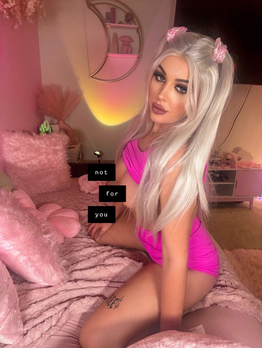 issbabypanda's tweet photo. tell me I’m pretty and go into debt for me 💓 https://t.co/XOuV1XrezH