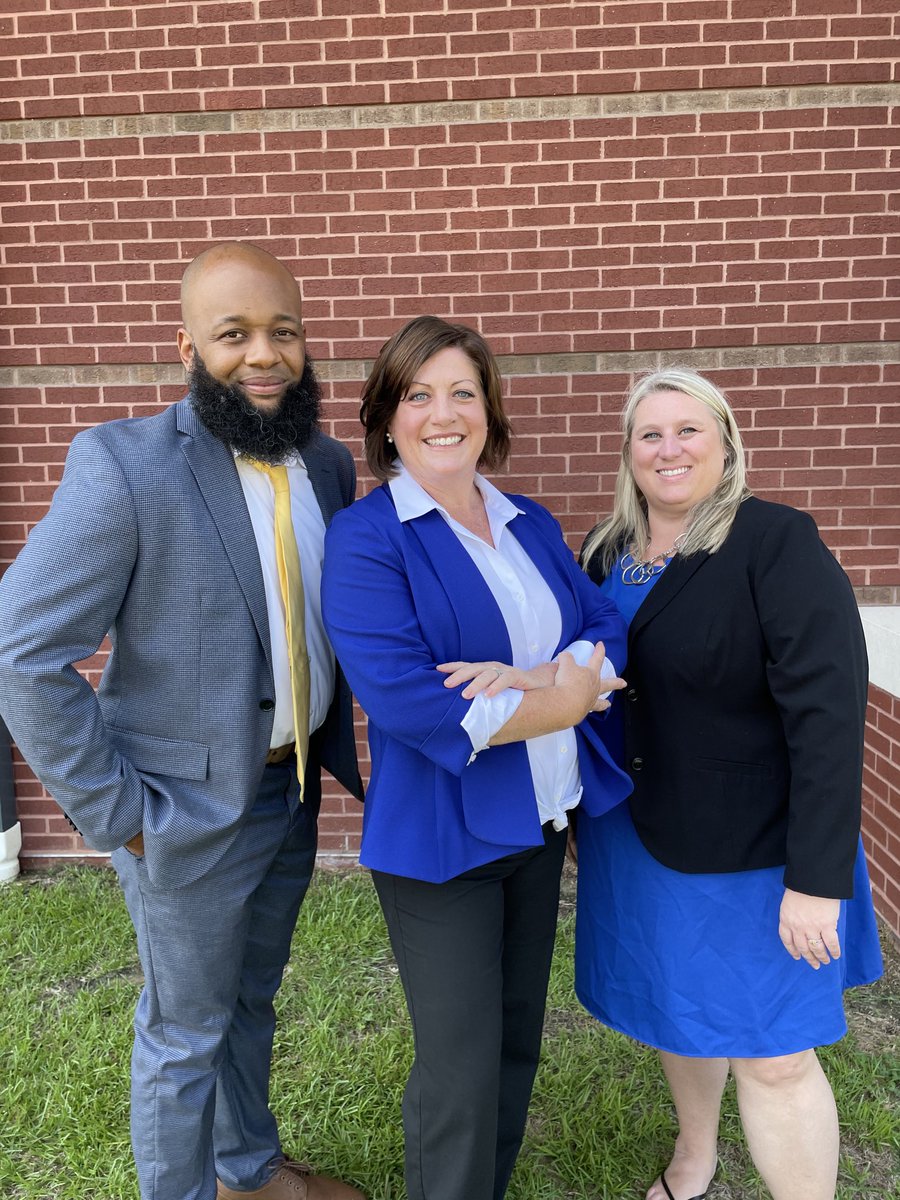 AimeePetrarca's tweet photo. My dream team!!! . It has been an amazing journey.  Best wishes to Melissa as she begins her Principalship at J.R. Ingram.  She will be amazing. https://t.co/Rmta5lM0KM