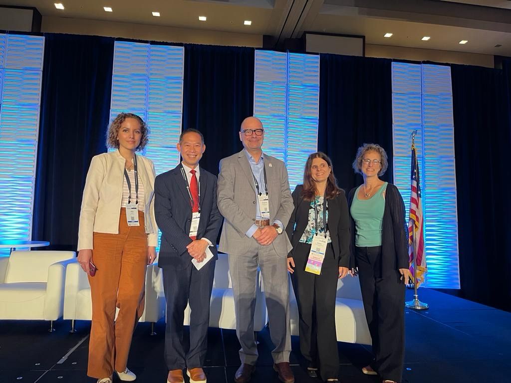 Excellent talk on Thyroid and Aging at @ATA2023 
Thank you for the Co-chair @HoangTdhdthanh , presenters for their great talk @MariaPapaleont1 
and @AmThyroidAssn for the invitation to Chair the session. @WashUFWIM @WashUEndo @TheAACE