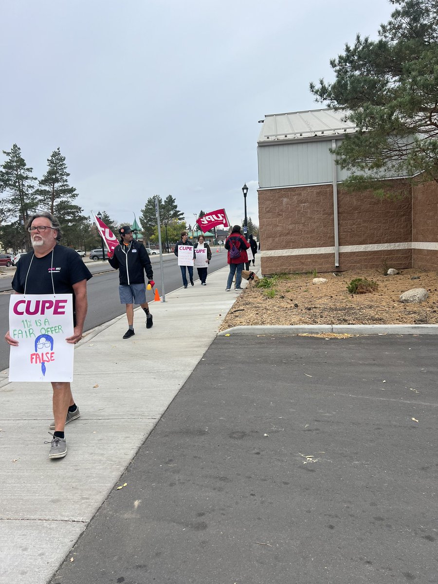 CherylLClayton's tweet photo. #Corblund crossing picket line and supporting scab work @CorbLund https://t.co/r3R3jz9Jz7