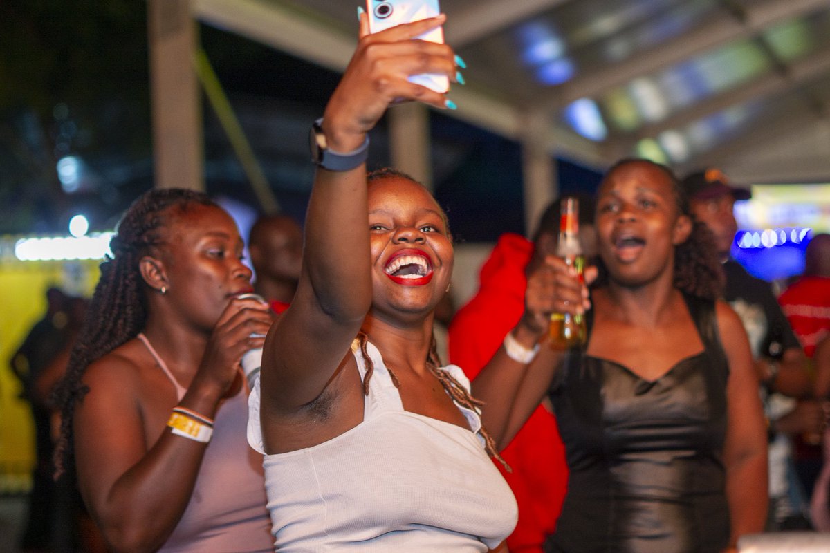 NRGRadioKenya's tweet image. Guess who will drop a move anytime a tune is dropped?💃
Warembo wa hapa lakeside are just a whoole vibe 🔥🙌🏾
#TuskerOktobaEastAfrica #ThisHowWeDo