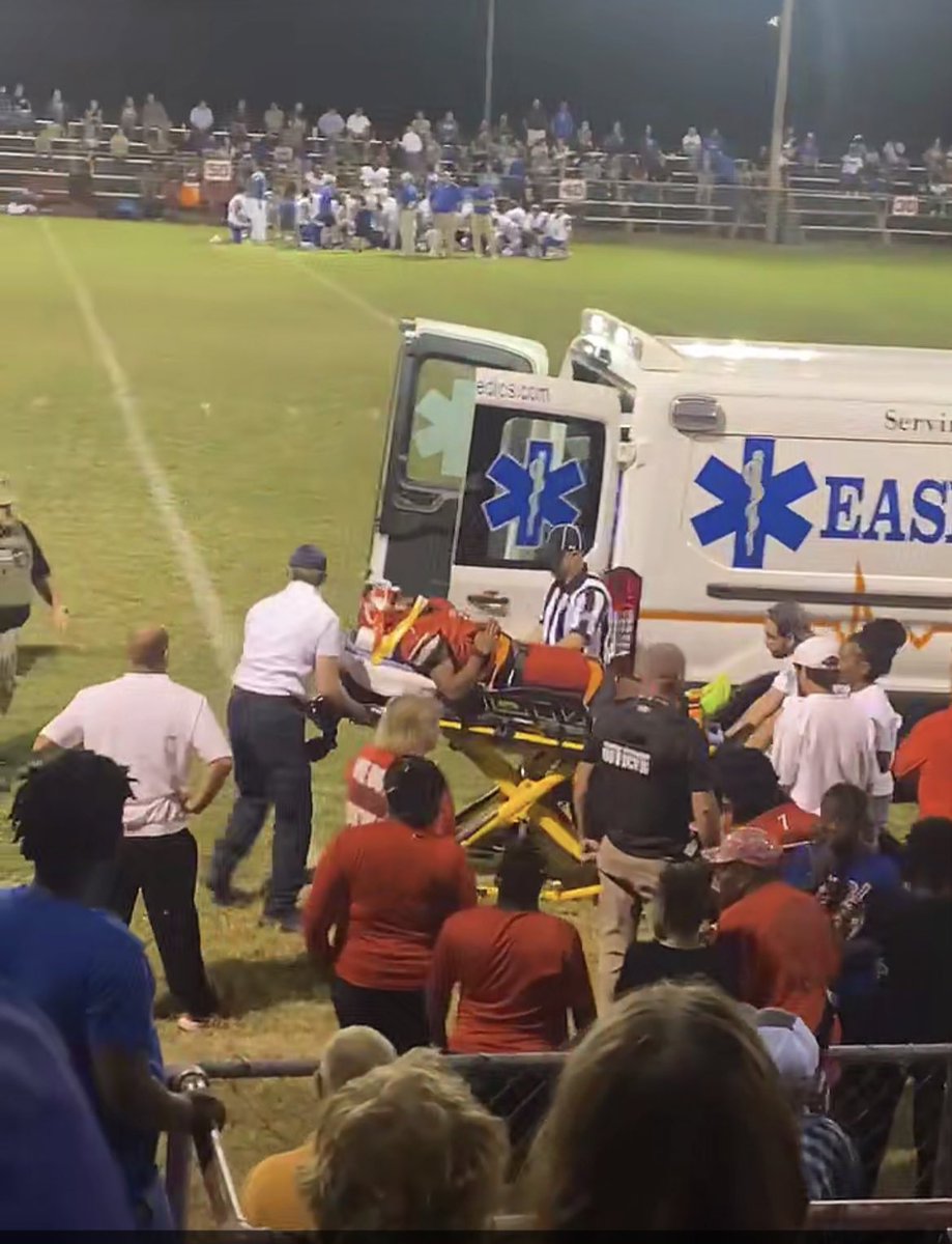greysonmiller4_'s tweet photo. After a scoring a td, Greyson came off of the field and collapse to the ground. He said “ I can’t feel my legs “ Depending on his recovery and how he feels, there’s a chance he will be able to see the field again. Everyone keep him in your prayers! 🙏🏽🖤 https://t.co/8haz6T60gV