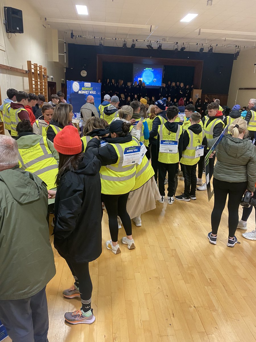 hospiceSAHS's tweet image. The wonderful Choir Studio starting the @hospiceSAHS #MidnightMemorywalk @st_colmans