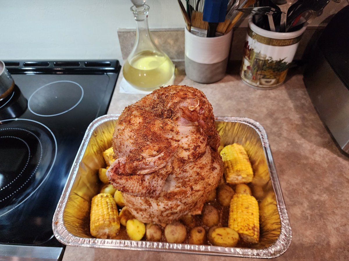 RebeccaAvshalom's tweet photo. Before and After. Hopefully it tastes as good as it looks and smells #BeerCanChicken #1stAttempt #Foodie #IfYouCanReadYouCanCook #MamaDidntRaiseNoFool https://t.co/gKgFXipj7L