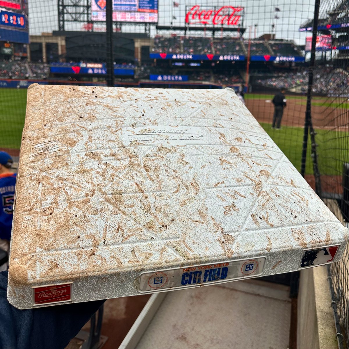 ⚾️ RETWEET TO WIN ⚾️ Retweet and follow us (@MetsMemorabilia) for your chance to win a game-used base from today’s game! #Mets #gameused #LGM #NYM #giveaway #retweettowin