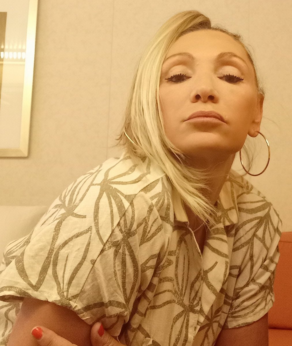 NatLunardi's tweet image. Sto pensando...🙄🤔
#pensare 
#penser 
#sullenovole 
#danslesnuages
#rever