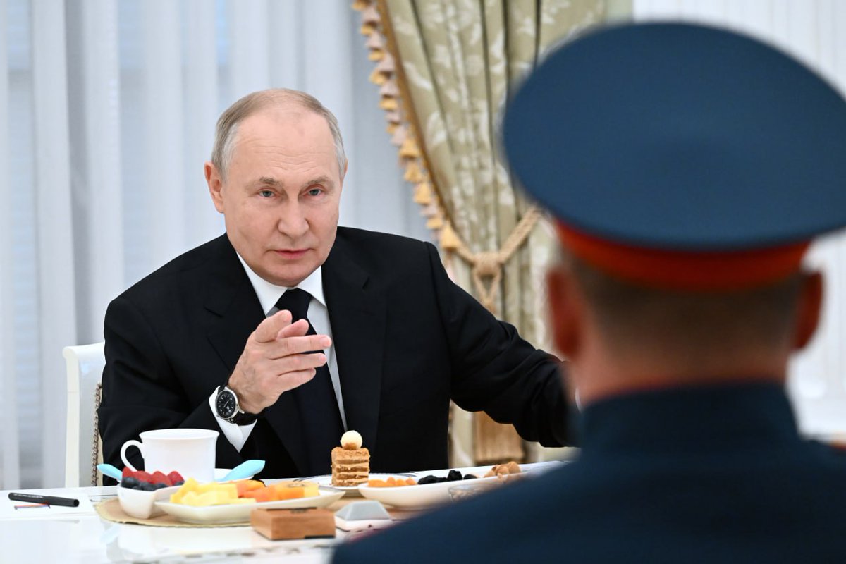 Dailybriefs24's tweet photo. Kremlin: Vladimir Putin met with military personnel – participants in the special military operation who were awarded state decorations for a military feat

The President spoke with Private Ivan Kalashnikov, Corporal Alexei Ivliyev, Private Vyacheslav Tarasov, and Senior Sergeant Viktor Khamaganov (he took part in the meeting via videoconference).

The President signed an executive order awarding Ivan Kalashnikov the title of Hero of Russia. Alexei Ivliyev, Vyacheslav Tarasov and Viktor Khamaganov were awarded the Order of Courage.