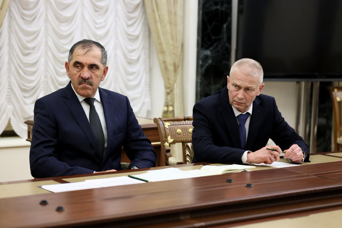 Kremlin: Vladimir Putin met with military personnel – participants in the special military operation who were awarded state decorations for a military feat

The President spoke with Private Ivan Kalashnikov, Corporal Alexei Ivliyev, Private Vyacheslav Tarasov, and Senior Sergeant