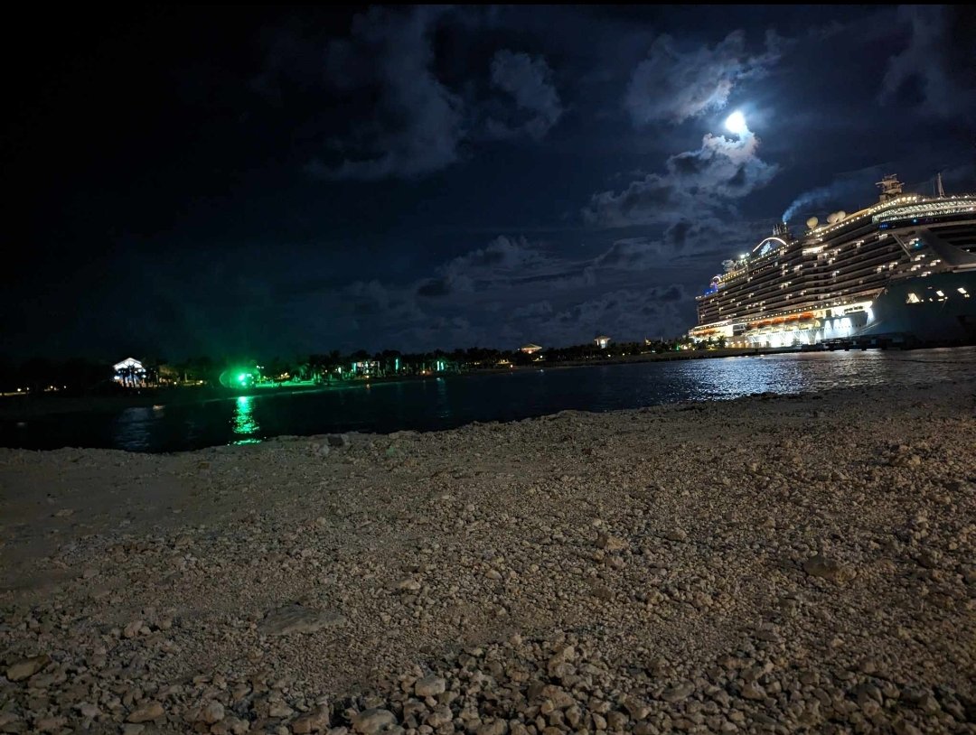 keekeexbabyy's tweet photo. Not only can the @elgato key light mini capture the perfect selfie it can also help capture beautiful moments like these below, get you one today b/c they're amazing for travel or small stream setsups: https://t.co/peZN43FsSa   

#ElgatoPartner #CreateBetter https://t.co/VCUq5vx1aM
