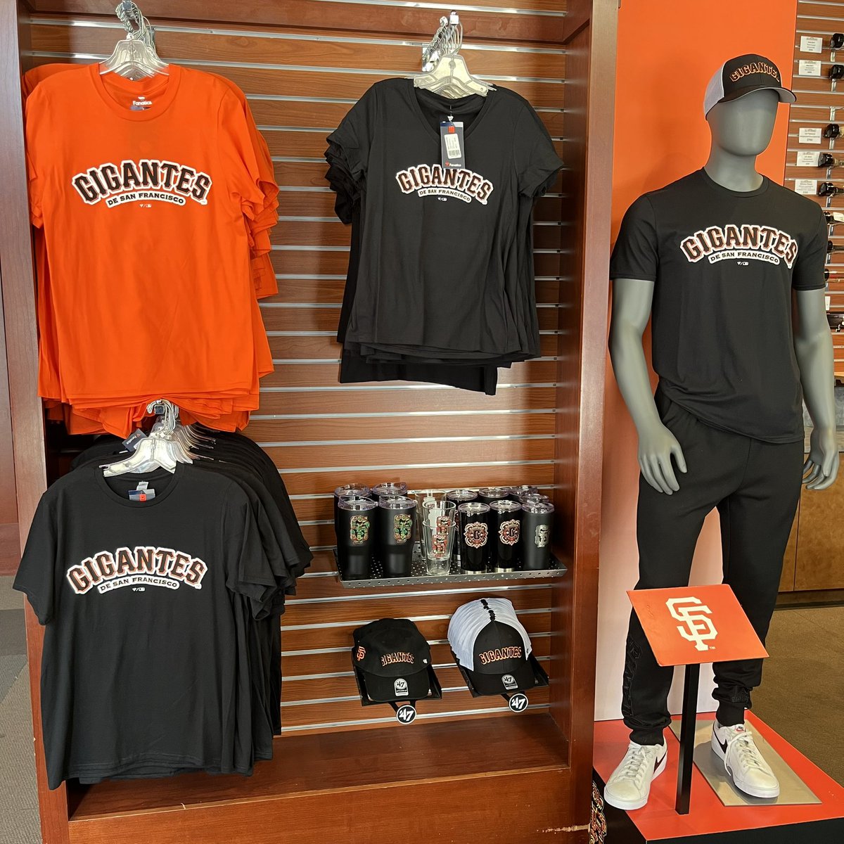 Giants Dugout Store tweet media